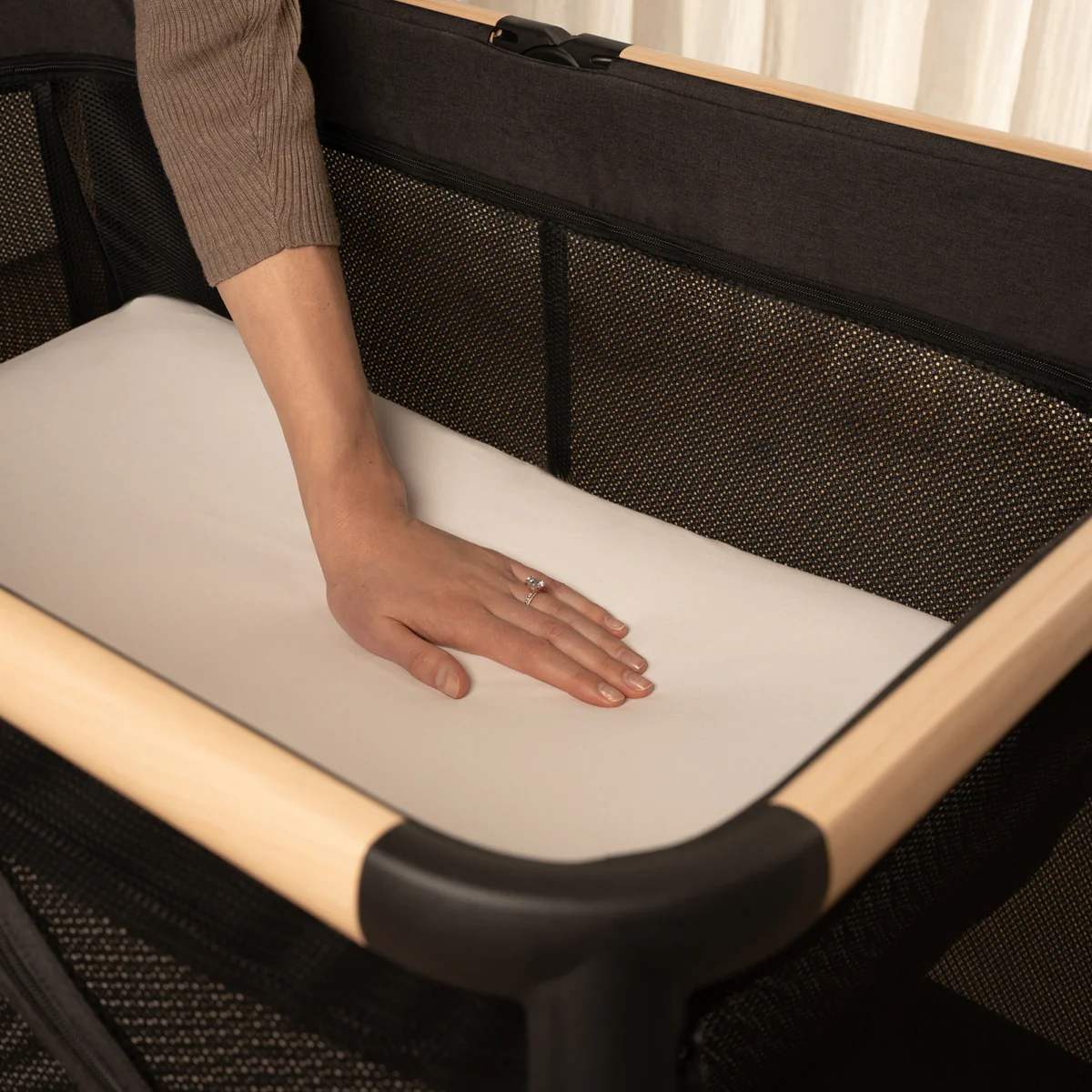 Arlo Bassinet Fitted Sheet - Image 3